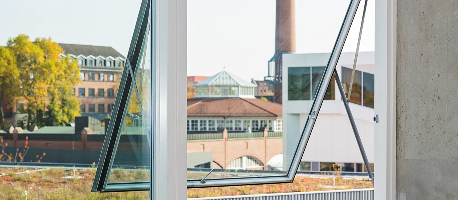 Top-Hung Reversible Windows at Minimal Frame Projects