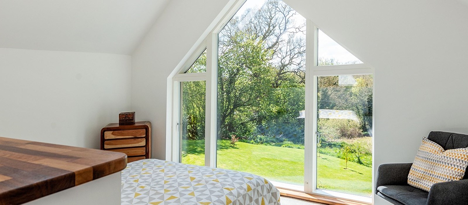 Fixed Windows at Minimal Frame Projects